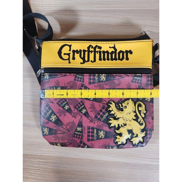 Loungefly GRYFFINDOR Harry Potter Crossbody Purse Red Yellow Adj Strap - Picture 6 of 7
